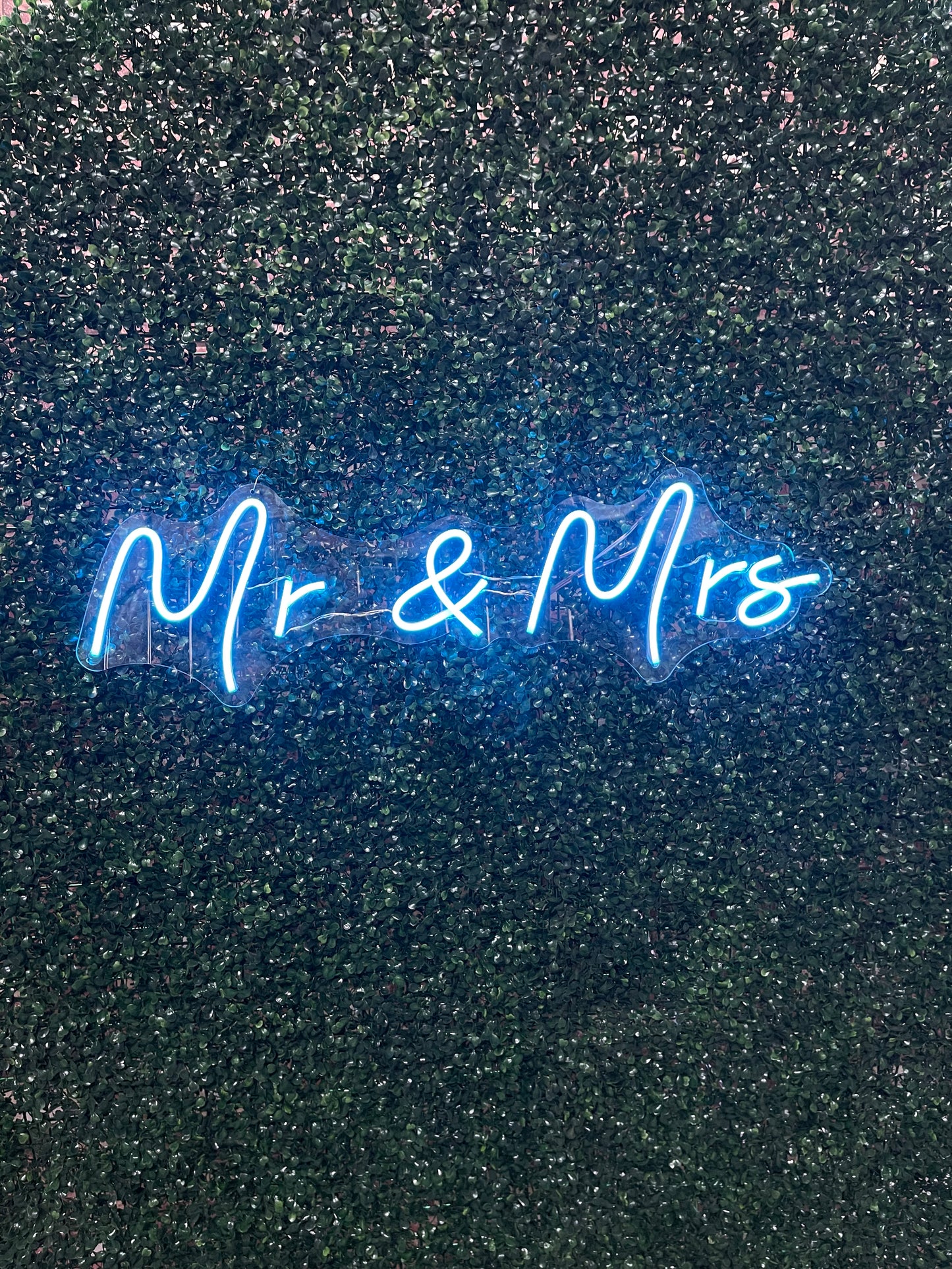 Neon Sign "Mr. and Mrs"