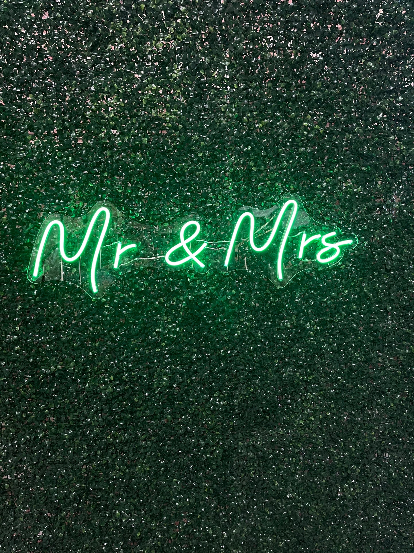 Neon Sign "Mr. and Mrs"